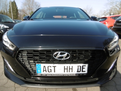 Hyundai i30 1.4 T-GDi  Passion + Nav LED Sitzheizung PDC