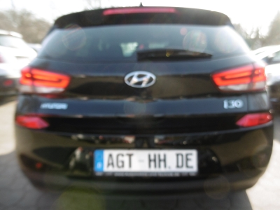 Hyundai i30 1.4 T-GDi  Passion + Nav LED Sitzheizung PDC