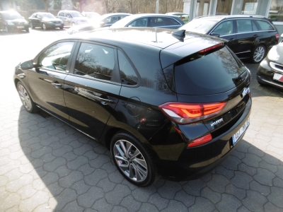 Hyundai i30 1.4 T-GDi  Passion + Nav LED Sitzheizung PDC