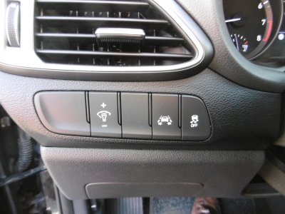 Hyundai i30 1.4 T-GDi  Passion + Nav LED Sitzheizung PDC