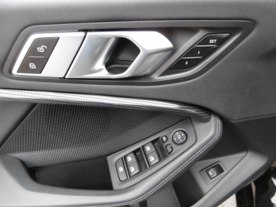 BMW 118 iAut. Luxury Line Leder Nav LED Panorama CAM