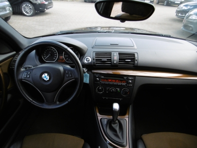 BMW 116 i Automatik Sportsitze Sitzhzg., Tempom.,PDC