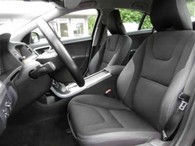 Volvo S60 2.0 T Momentum Aut. Navi Xen Sitzheizung PDC