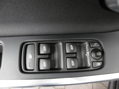 Volvo S60 2.0 T Momentum Aut. Navi Xen Sitzheizung PDC