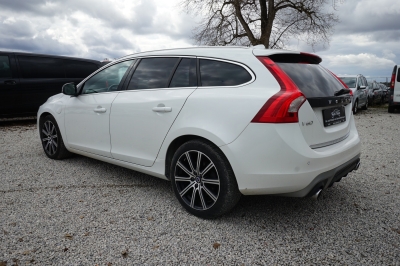 Volvo V60 D6 AWD Twin Engine Momentum R-Design Hybrid