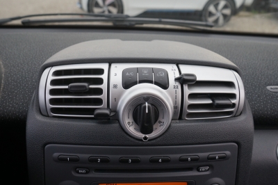 Smart ForTwo coupé 1.0 Basis |73.924 km| |Pano| |84 PS