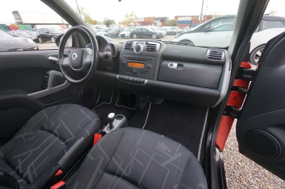 Smart ForTwo coupé 1.0 Basis |73.924 km| |Pano| |84 PS