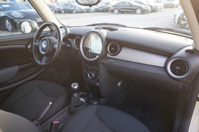 MINI Cooper 1.6 |8-fach bereift| |Tempomat| |Klima|