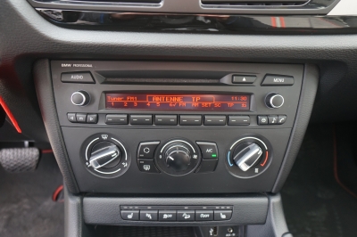 BMW X1 18d xDrive Aut. |AHK| |Panorama| |Bluetooth|