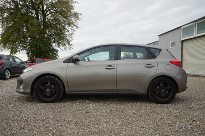 Toyota Auris 1.6 Life+ |8-fach bereift| |Kamera| |AHK|