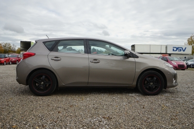 Toyota Auris 1.6 Life+ |8-fach bereift| |Kamera| |AHK|