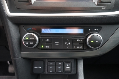 Toyota Auris 1.6 Life+ |8-fach bereift| |Kamera| |AHK|