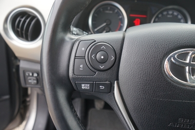 Toyota Auris 1.6 Life+ |8-fach bereift| |Kamera| |AHK|