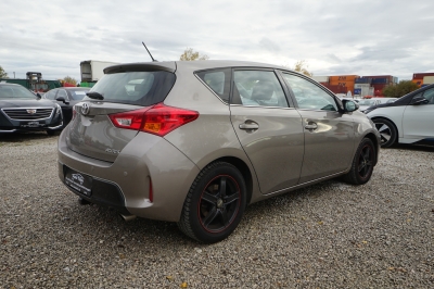 Toyota Auris 1.6 Life+ |8-fach bereift| |Kamera| |AHK|