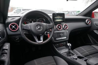 Mercedes-Benz A 160 Score |LED| |Camera| |Tempo| |Park-Assist|
