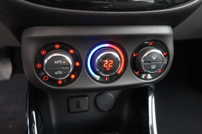 Opel Corsa E 1.4 Innovation |KD l&uuml;ckenlos| |Bi-Xenon|