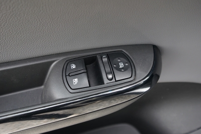 Opel Corsa E 1.4 Innovation |KD l&uuml;ckenlos| |Bi-Xenon|