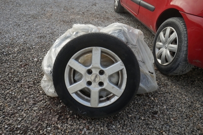 Renault Clio 1.1 Campus |Klimaanlage| |8-fach bereift|