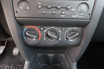 Renault Clio 1.1 Campus |Klimaanlage| |8-fach bereift|