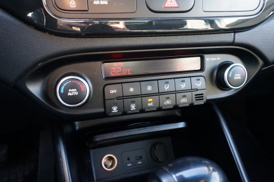 Kia Carens 1.7 CRDi Spirit Autom. |7-Sitzer| |AHK|