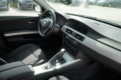 BMW 318i Touring Automatik |Xenon| |Panorama| |LED|