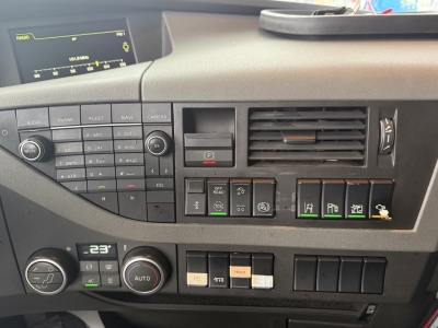 Volvo  FH 460 8x2 R / Retarder / Multilift