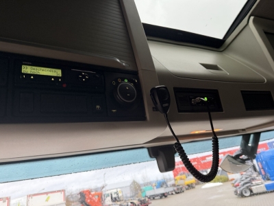 Volvo  FH 460 8x2 R / Retarder / Multilift