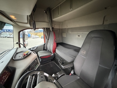 Volvo  FH 460 8x2 R / Retarder / Multilift