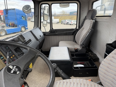 MAN  32.400 VF 8x4 Palfinger 21000 3 S Kipper / Intarder