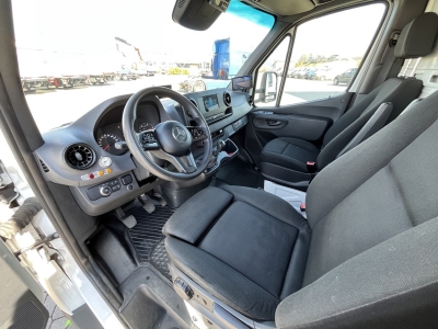 Mercedes-Benz 519 4x2 Sattelzug + K&uuml;hl Auflieger