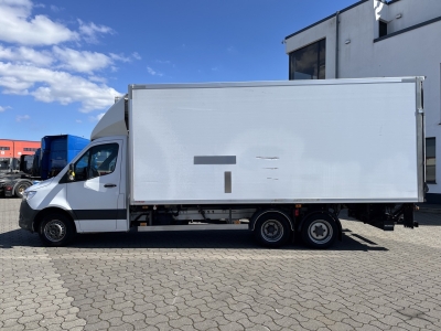 Mercedes-Benz 519 4x2 Sattelzug + K&uuml;hl Auflieger