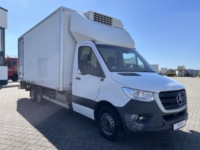 Mercedes-Benz 519 4x2 Sattelzug + K&uuml;hl Auflieger