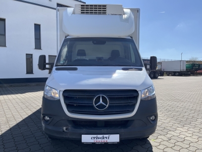 Mercedes-Benz 519 4x2 Sattelzug + K&uuml;hl Auflieger