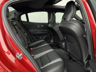 Volvo S60 ULTIMATE DARK*AWD*360° KAMERA*LED*HARMAN*