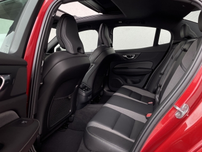 Volvo S60 ULTIMATE DARK*AWD*360° KAMERA*LED*HARMAN*