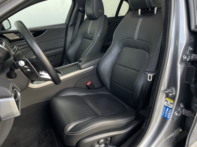 Jaguar XE P300*R-Dynamic*Black AWD*360° KAMERA*PANO*LED