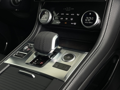 Jaguar F-PACE P250*R-Dynamic S*AWD*BLACK PACK*360°KAM*