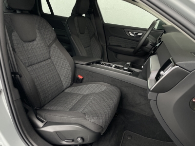 Volvo V60 B4 CORE*MILD-HYB.*1.HAND*R.KAM*4xSHZ*NAVI*