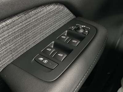 Volvo V60 B4 CORE*MILD-HYB.*1.HAND*R.KAM*4xSHZ*NAVI*