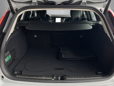 Volvo V60 B4 CORE*MILD-HYB.*1.HAND*R.KAM*4xSHZ*NAVI*