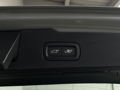 Volvo V60 B4 CORE*MILD-HYB.*1.HAND*R.KAM*4xSHZ*NAVI*