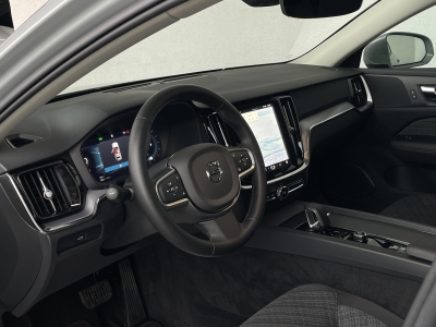Volvo V60 B4 CORE*MILD-HYB.*1.HAND*R.KAM*4xSHZ*NAVI*