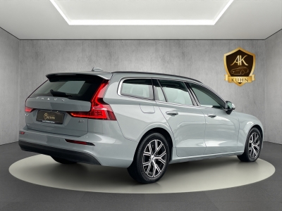 Volvo V60 B4 CORE*MILD-HYB.*1.HAND*R.KAM*4xSHZ*NAVI*