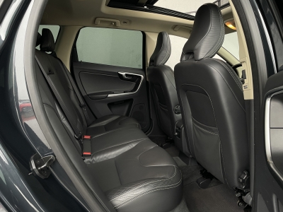 Volvo XC60 2.4L D5*R-DESIGN AWD*PANORAMA*