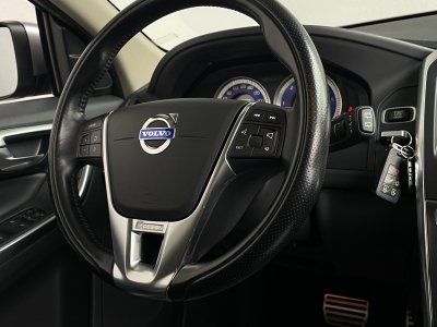 Volvo XC60 2.4L D5*R-DESIGN AWD*PANORAMA*