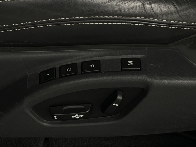 Volvo XC60 2.4L D5*R-DESIGN AWD*PANORAMA*