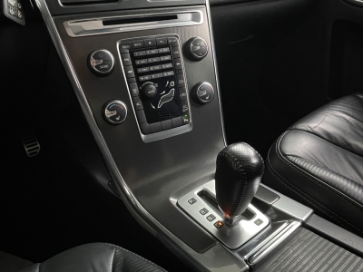 Volvo XC60 2.4L D5*R-DESIGN AWD*PANORAMA*