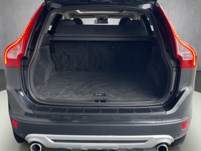 Volvo XC60 2.4L D5*R-DESIGN AWD*PANORAMA*