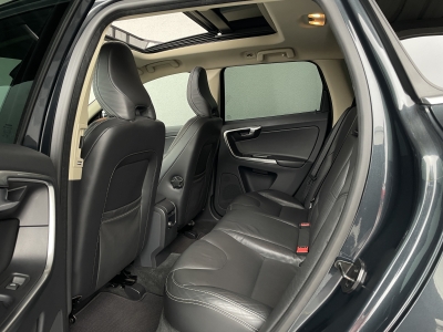 Volvo XC60 2.4L D5*R-DESIGN AWD*PANORAMA*