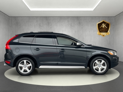 Volvo XC60 2.4L D5*R-DESIGN AWD*PANORAMA*